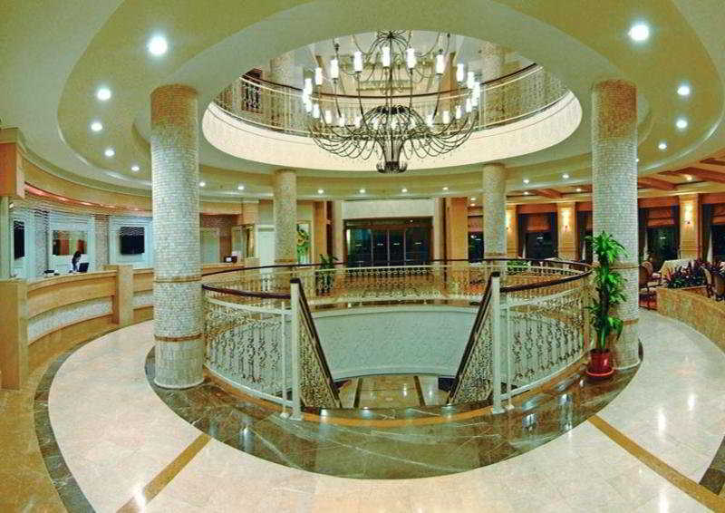 Resort Alba Queen Side